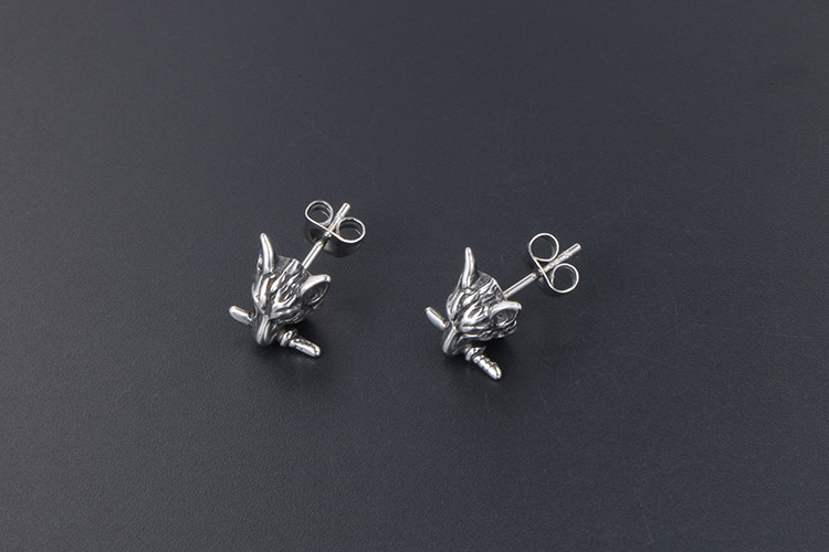 Title 5, Vintage domineering wolf head titanium steel ea...