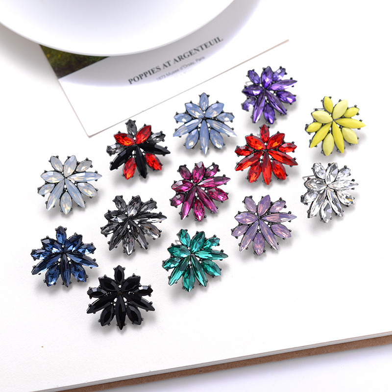 7g Weight Rhinestones Inlay Material Drop Earrings Classification 1 Pair Quantity Daily Occasion Alloy Material Geometric Pattern Women'S Gender Plating Design Retro Style 1 Pair Retro Geometric Alloy Plating Rhinestones Women's Drop Earrings 13