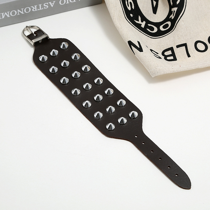 Exaggerated menu0027s imitation leather bracelet punk non-mainstream three-row spiked rivet bracelet