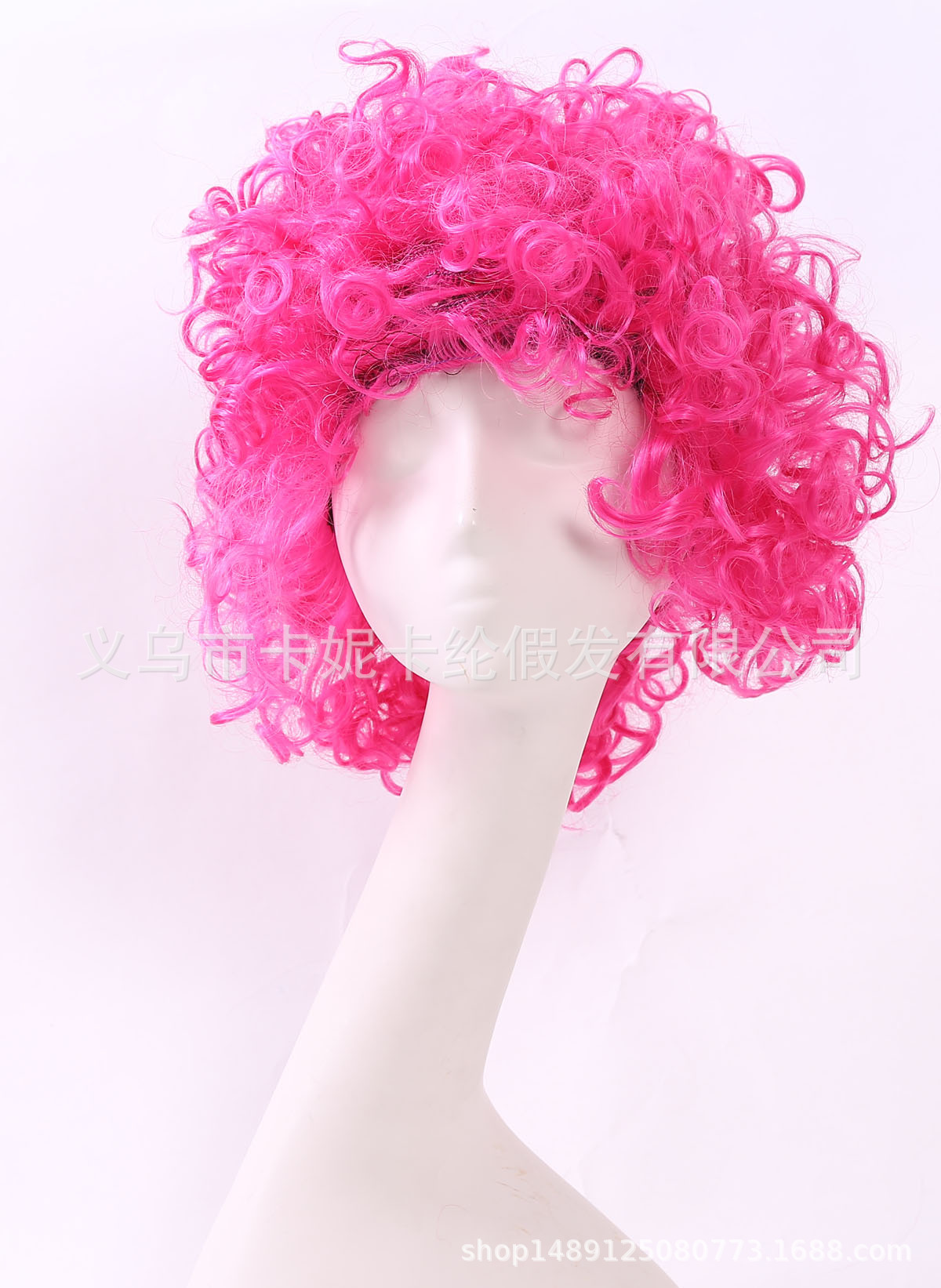 Los nuevos fanáticos del rosa son populares en el cabello rizado europeo y americano