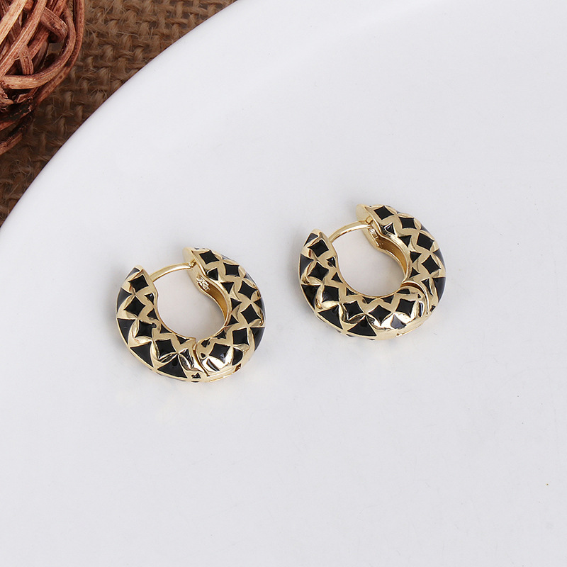 Simple Personality Metal C-shaped Earrings Women Color Stitching Earrings display picture 8