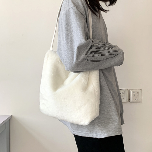 Plush bag for women  new autumn and winter Japanese and Korean plush bag for girls cute student portable shoulder bag one piece drop shipping