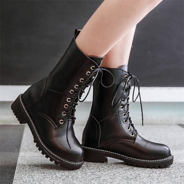 Handsome lace up nine hole Martin boots and plush high top women’s Boots New mid size fashion boots in autumn