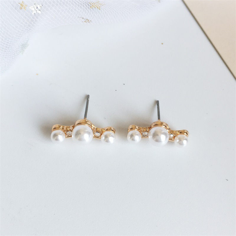 New Korean Hot-selling Curved Pearl Diamond Earrings Set  Wholesale display picture 3