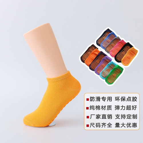 Manufacturer wholesale anti-slip yoga socks set for children, indoor floor socks, professional trampoline socks, 100% cotton thin theme park glue-in socks