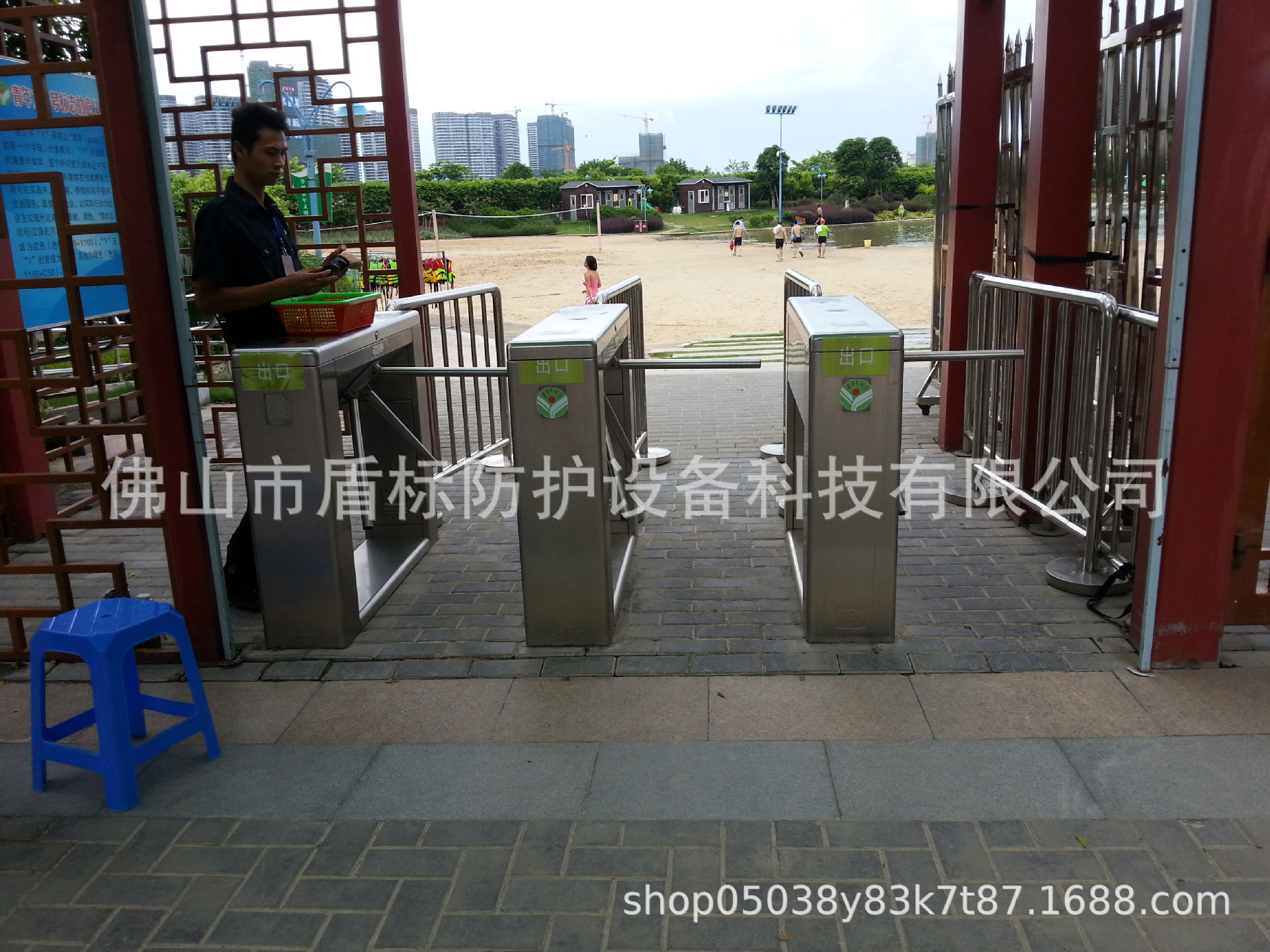 厂家生产商场出入口闸机三辊闸单向手推单滚转闸 人员单向通行门-阿里巴巴