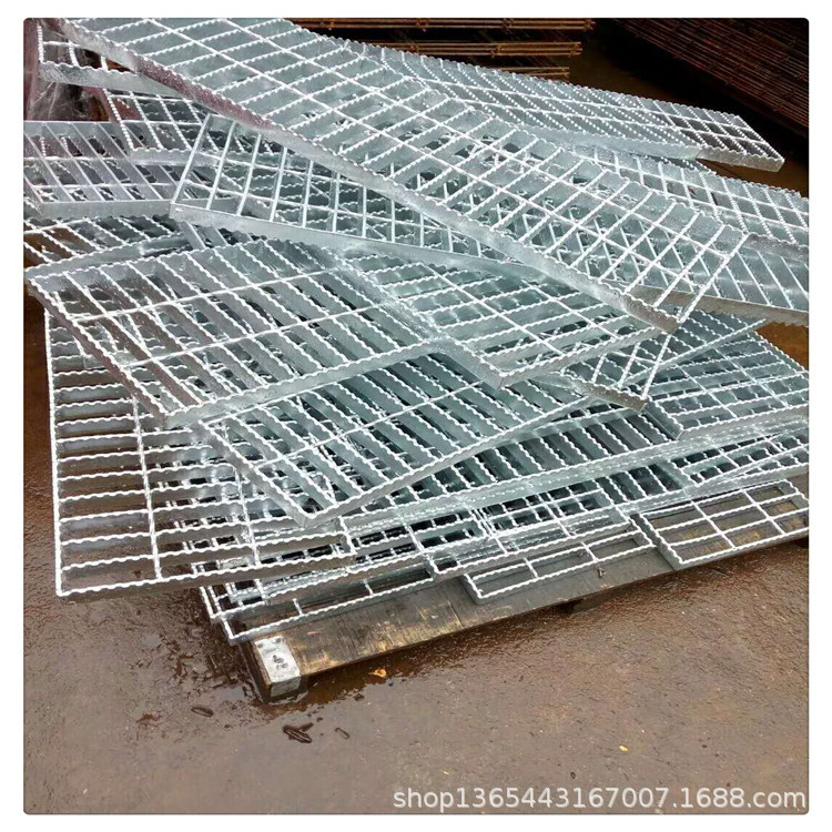 公交车旁生产热镀锌钢格板 齿形钢格栅板 网格栅