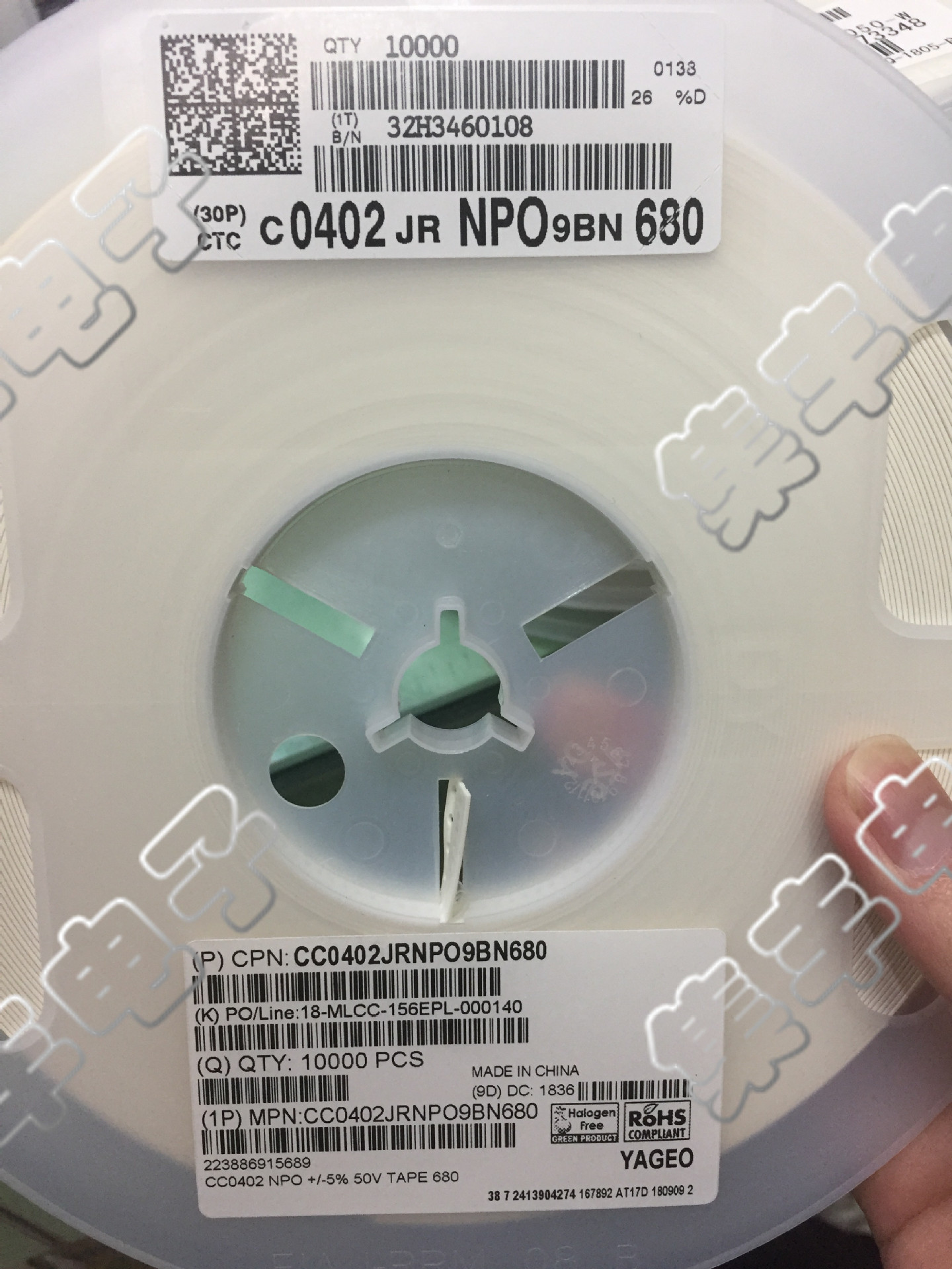 贴片国巨电容 0402(1005) 680J 68pF 50V 5% 实物拍摄