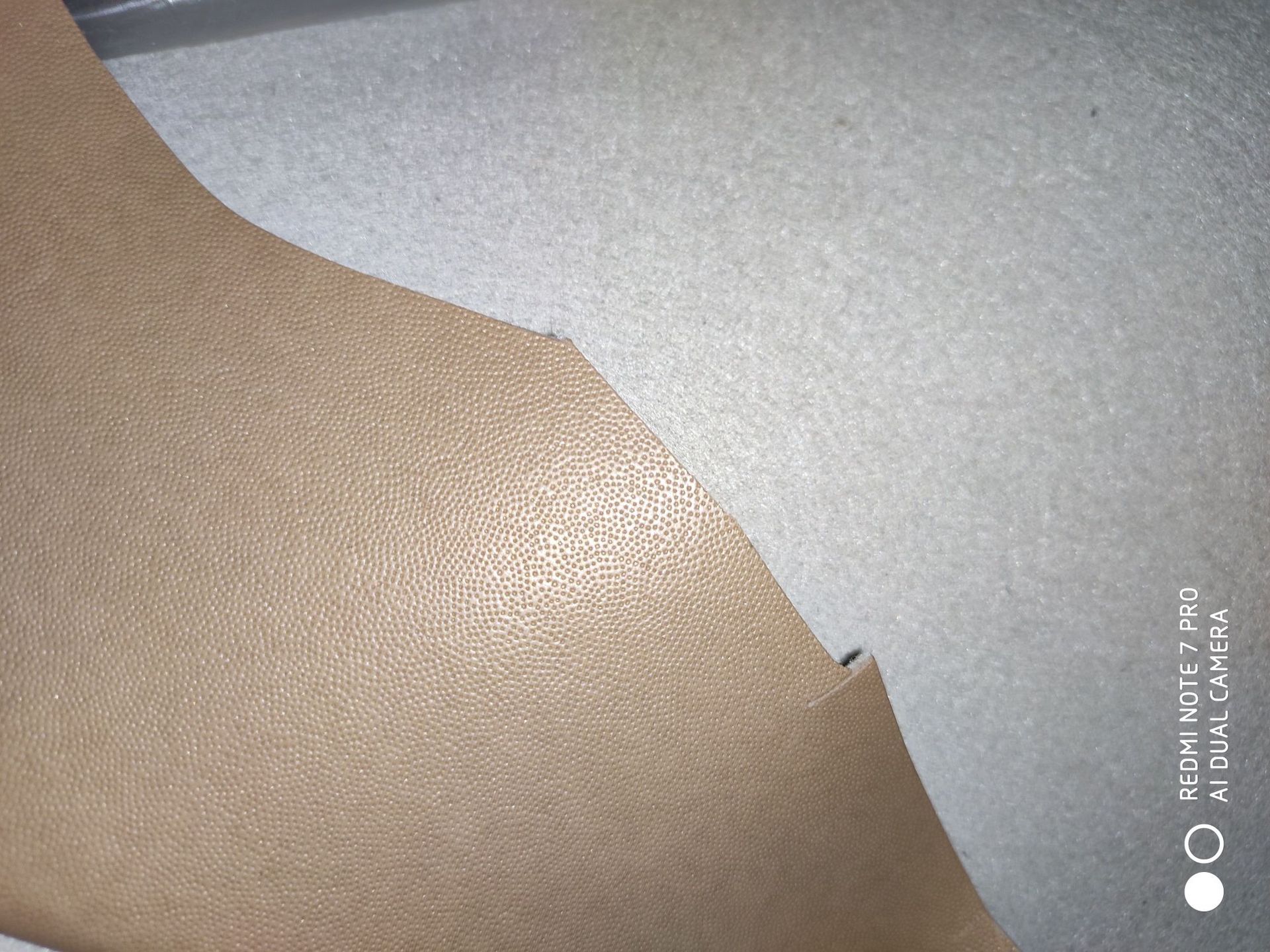 针孔纹压变商标pu革 磨砂鞋面压变pu革  服装辅料PU革