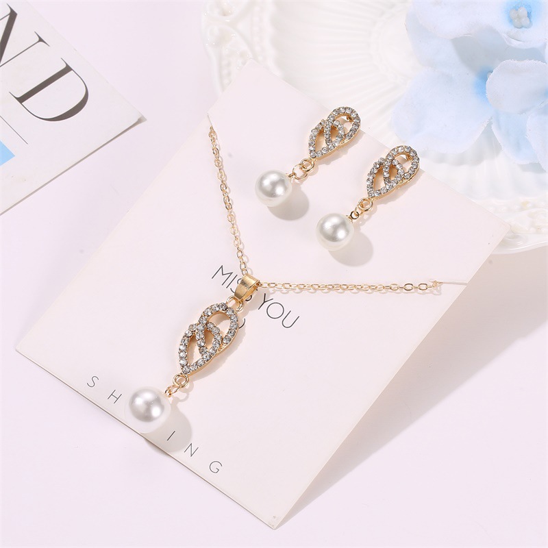 New Fashion Diamond Drop Two Piece Necklace Earring Pearl Set Decoration Wholesale display picture 5