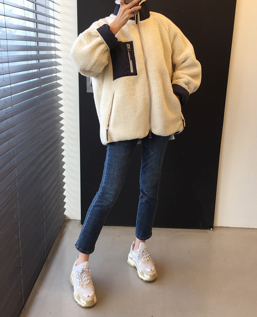 Women's Lamb Wool Coat With Pocket Detail And Stand Collar_voghion.com