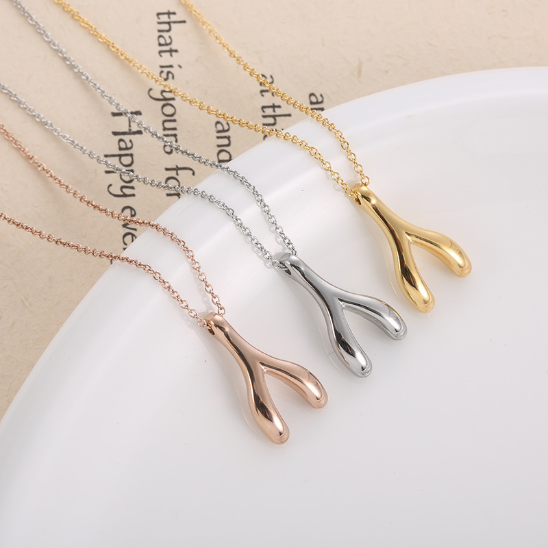 Fashion Antlers Titanium Steel Plating Pendant Necklace display picture 1