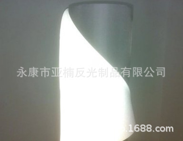 厂家直供反光布，反光膜，反光晶格条，反光衣，车身贴等