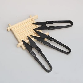 服装机械设备;整熨设备配件;其他剪刀