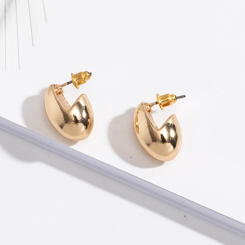 Korea Simple Texture Curved Water Drop Metal Wild Short Earrings For Women display picture 4