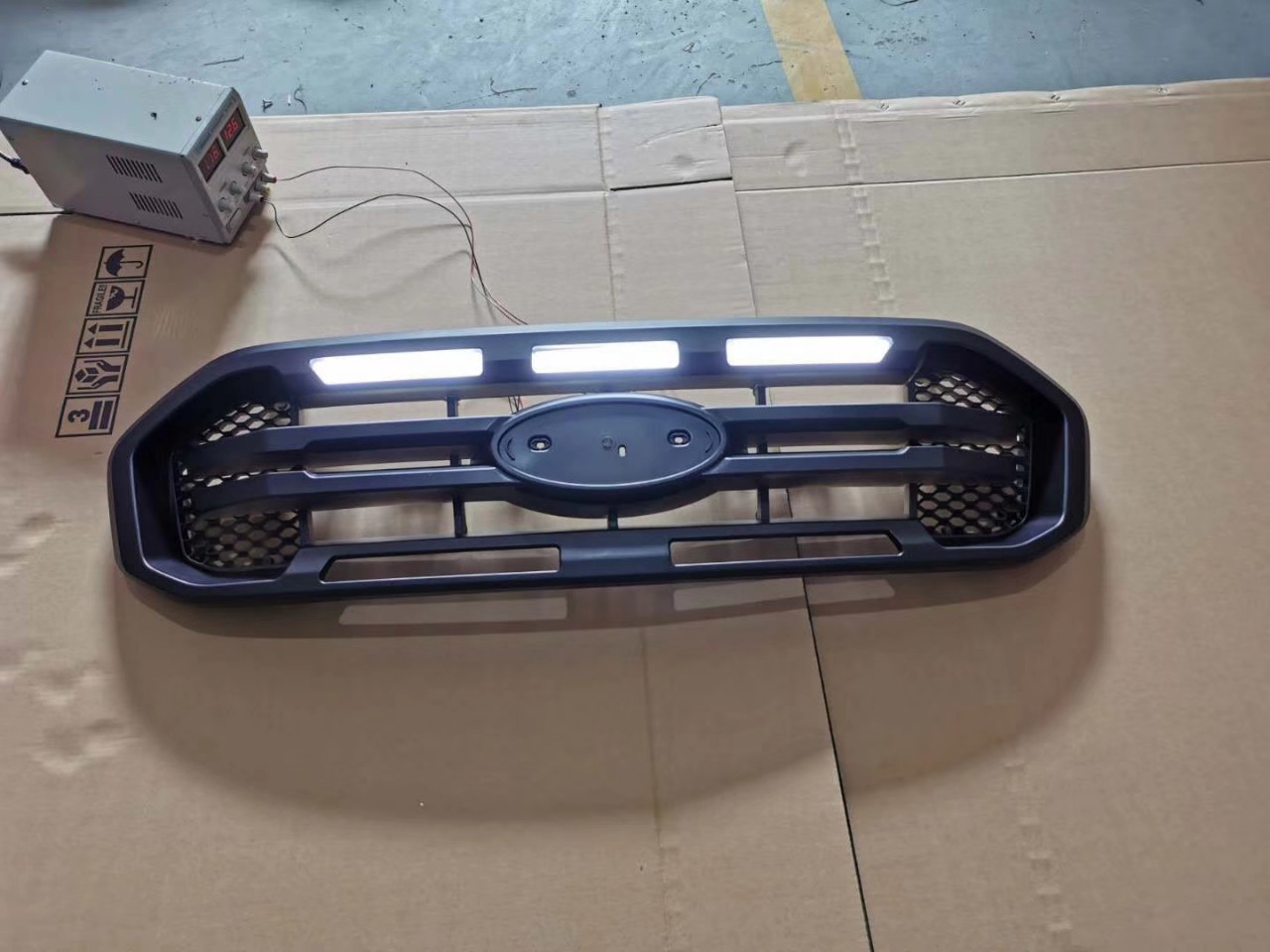 适用于19福特ranger T8标配前脸进气口改装带灯款中网RANGER中网