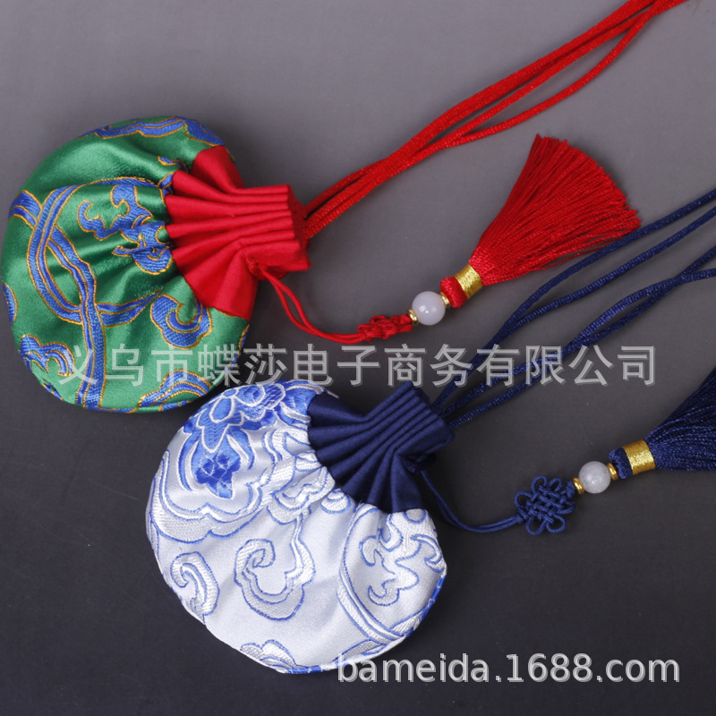 中国风宫廷香囊袋锦缎端午随身驱蚊香包荷包富贵花挂件批发|ru