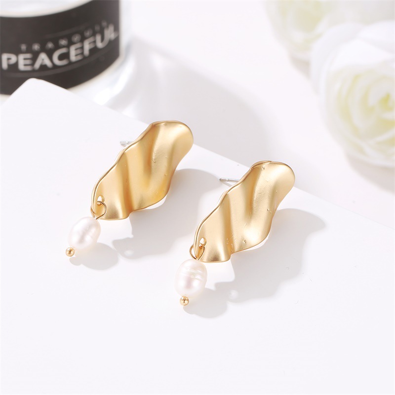 New Fashion Hollow Simple Geometric Freshwater Pearl Metal Earrings display picture 36