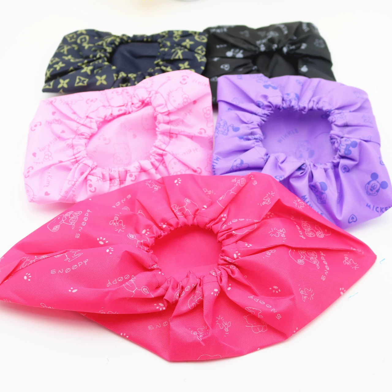 Оптовая продажа различных цветов печати бахилы для домашних уборки гигиенических ножных чехлов для студенческих машинных комнат