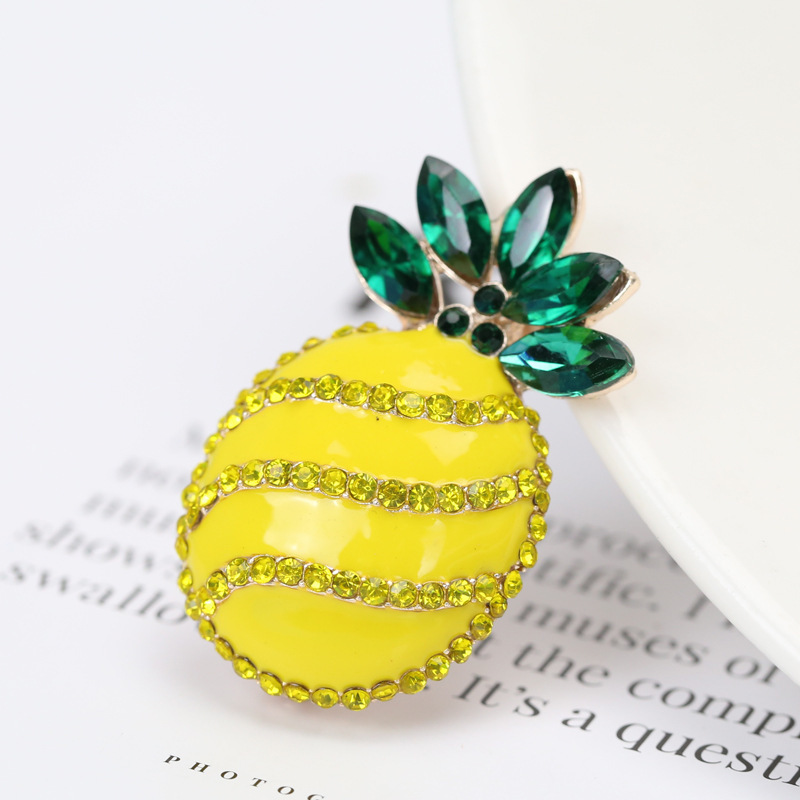 Creative Fashion Fruit Brooch Summer Fresh Oil Drop Pineapple Corsage display picture 3