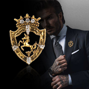 South Korea retro shield horse badge corsage personality trendy men's suit Crown brooch host small pin buckle accessories