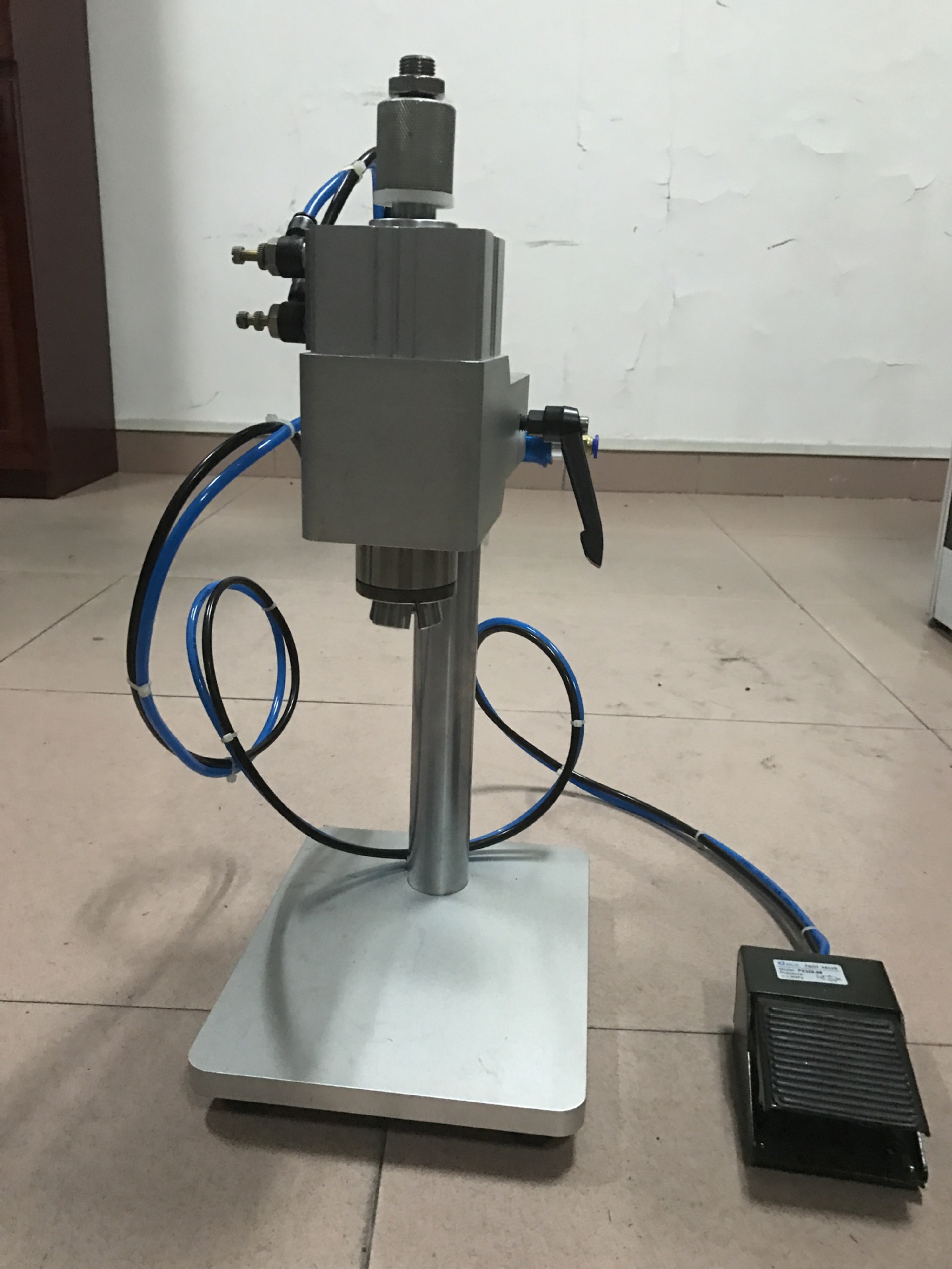 气动安瓶封口机 6ml西林瓶轧盖机 3ml西林瓶压盖机 口服液封口机