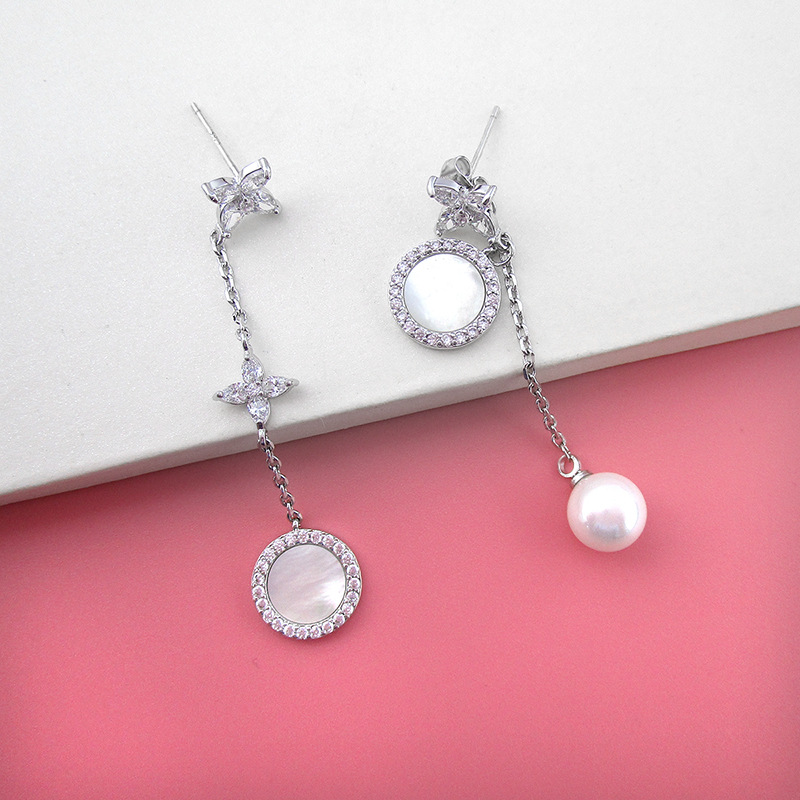 Fashion Mother-of-pearl Pearl Fashion Light Luxury Earrings display picture 4