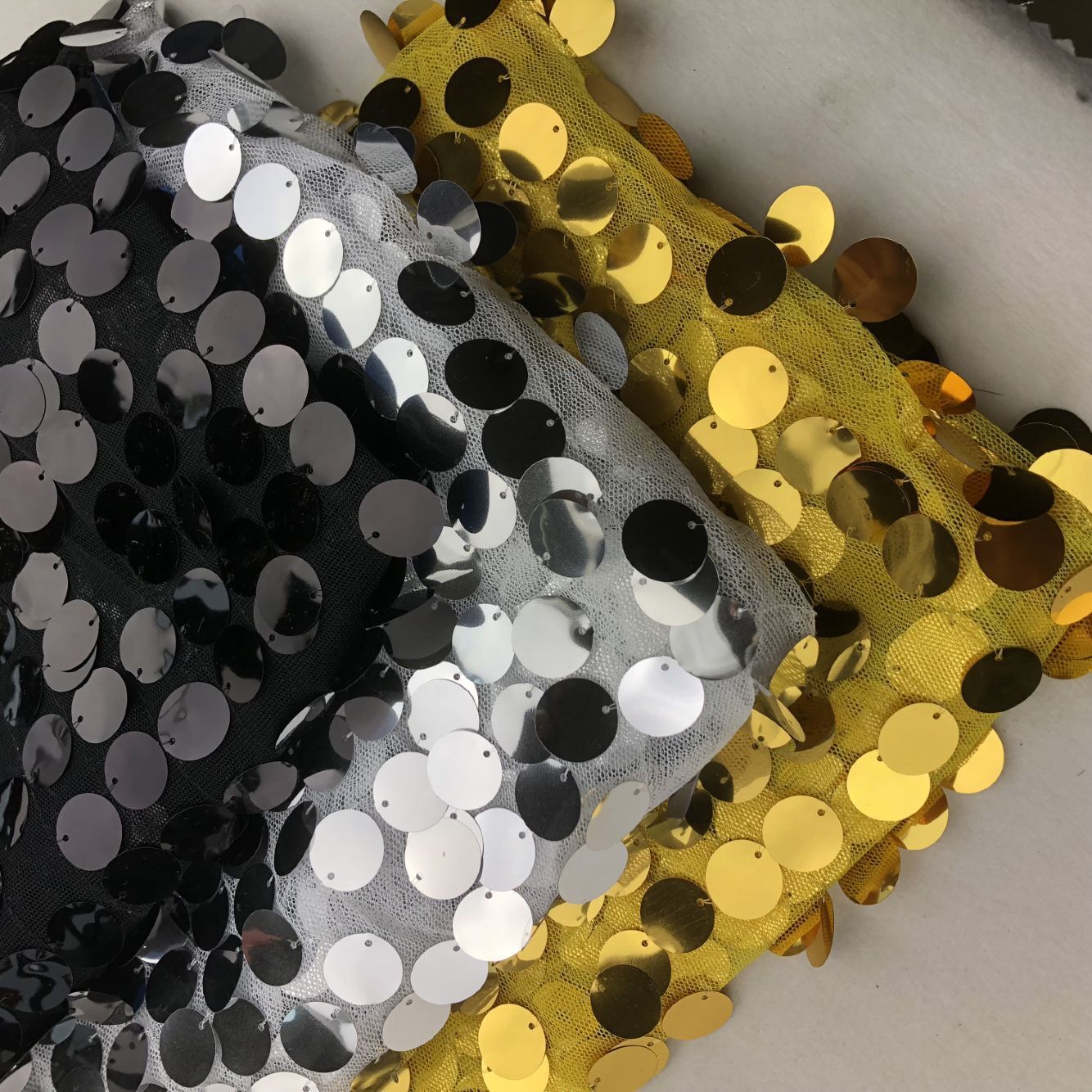 厂家销售网布亮片绣花 大片18MM圆片舞蹈服装舞台装饰绣花布料