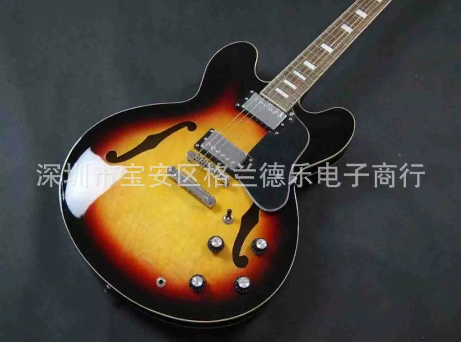 Jeep, guitar with cord, ES335