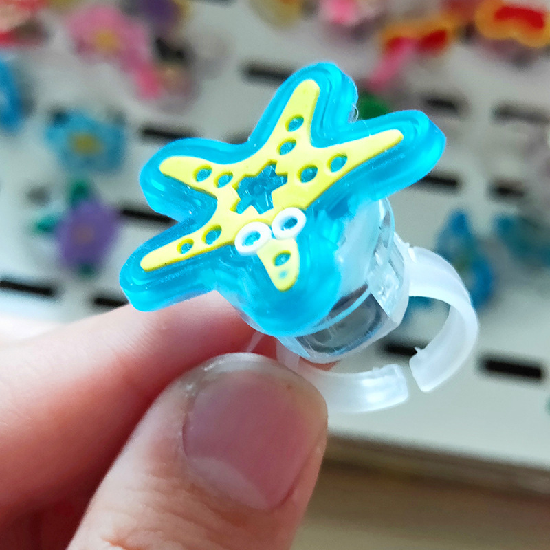 帮手描述图:闪光软胶戒指 发光戒指 发光手指灯 闪光手指灯圣