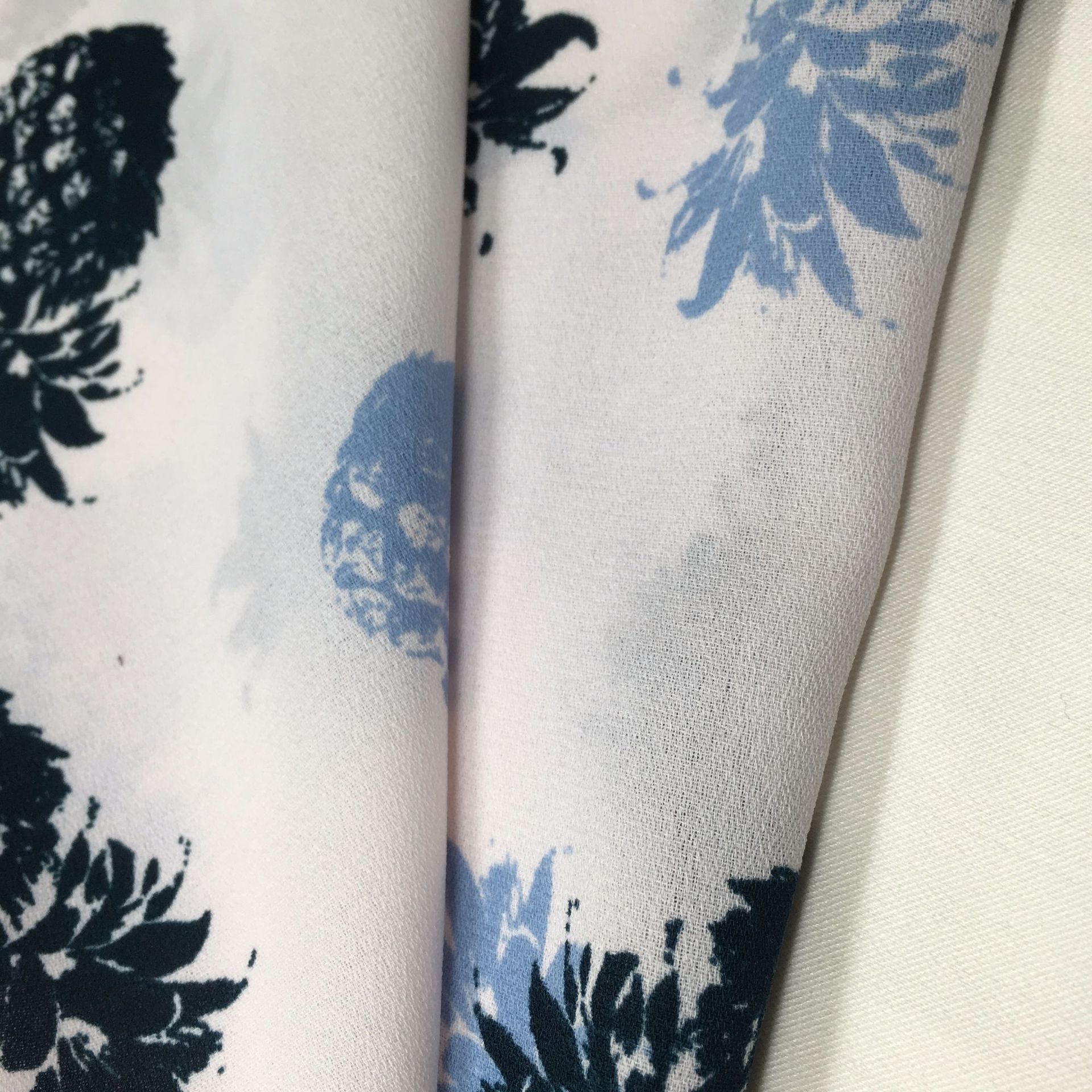 服装面料 复合丝乱麻裙子面料 职业女装休闲女裙 飘逸舒适大方