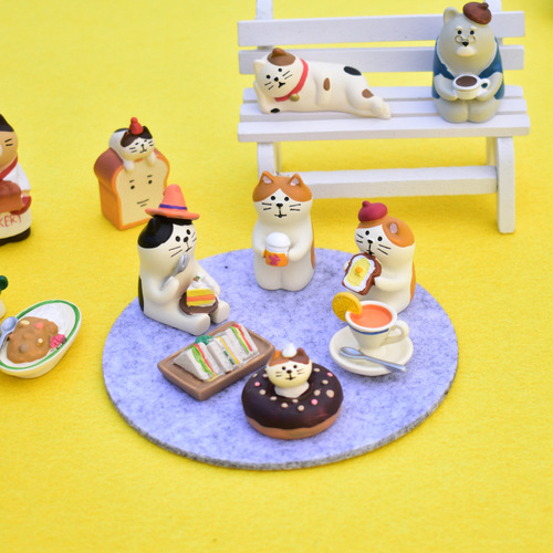Japanese store manager ins bakery coffee shop decoration photo props resin doll desktop ornaments