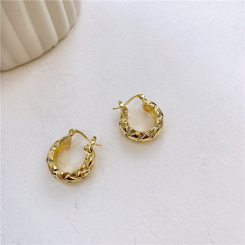 Exaggerated Hoop Round Earrings Female Retro Premium Texture Ring Earrings display picture 15