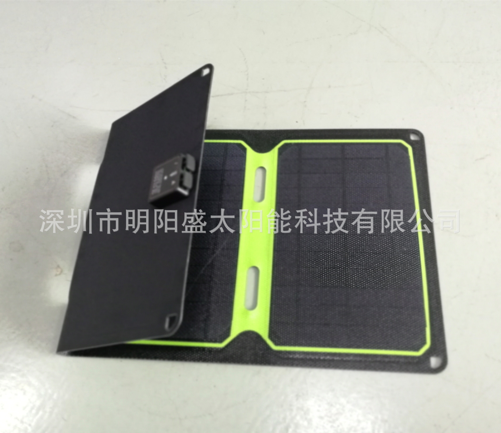 厂家生产批发太阳能移动电源太阳能折叠包21瓦太阳能便携式充电器