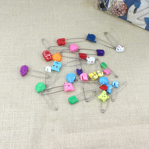 Colorful cartoon children's safety pin multi-purpose small baby pin buckle baby safety pin factory direct sale