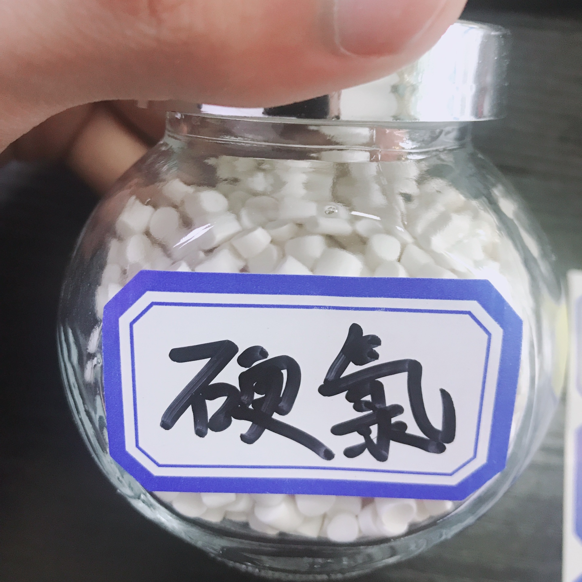 优惠硬质PVC 硬氯 注塑电器外壳PVC管件料、弯头料 可配色白色颗