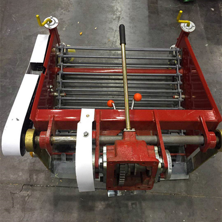 马铃薯挖掘机薯类收割机四轮拖拉机带土豆挖掘机手扶小型挖薯机