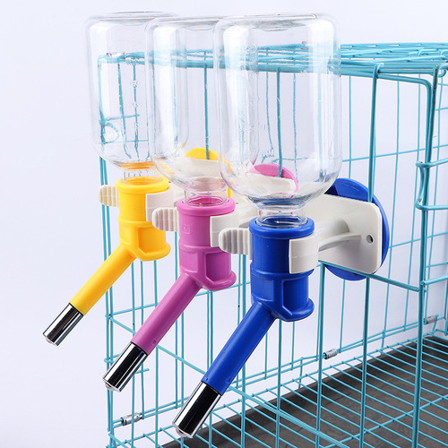 Factory direct sales hanging pet water fountain plastic water bottle for dogs and cats automatic water fountain simple hanging cage