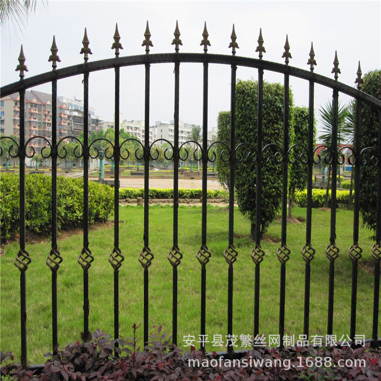 现货各式各样小区围墙锌钢防攀爬枪头锌刚工地项目部围墙锌钢护栏