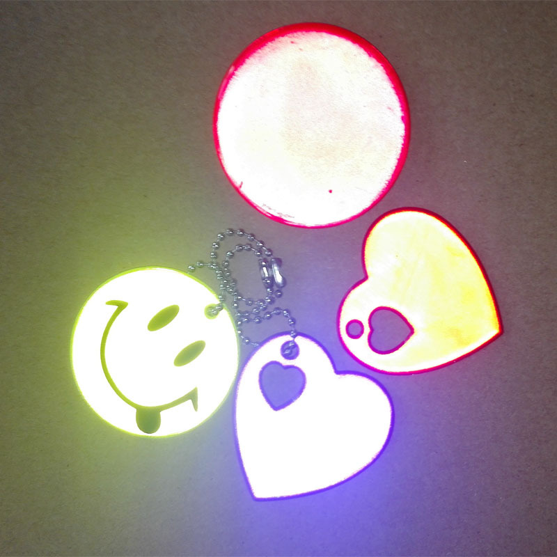 反光塑料钥匙扣双面pvc笑脸金属钥匙圈反光膜钥匙扣挂件可印logo