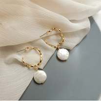 S925銀針氣質復古珍珠不規則金屬波浪珍珠片耳環時尚個性開口耳釘