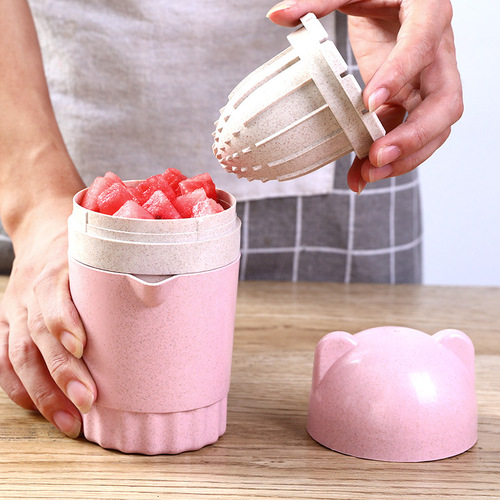 Multifunctional fruit manual juicer creative household mini juice cup student dormitory cartoon lemon juicer