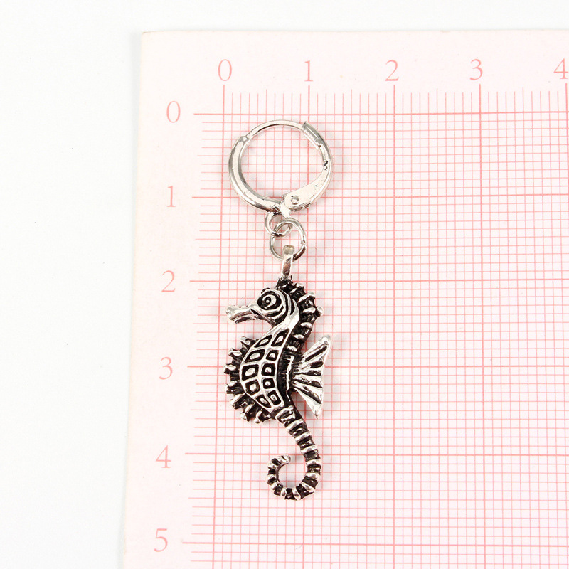 European Fashion Alloy Animal Hoop Earrings Cute Personalized Three-dimensional Seahorse Pendant Earring Ear Clip Female display picture 14