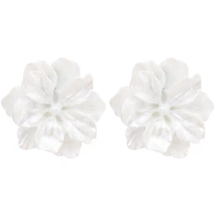 Korean White Flower Resin Earrings display picture 2