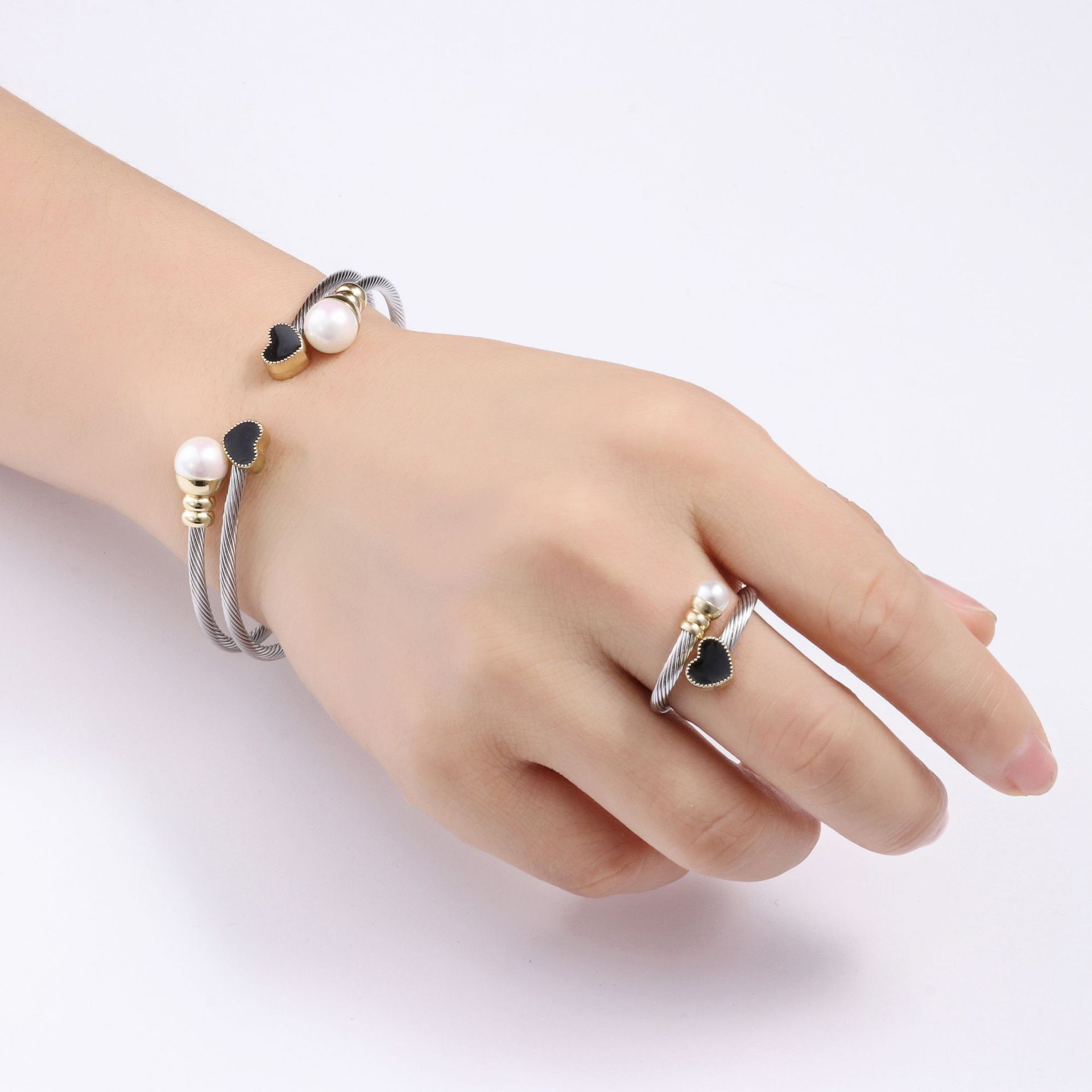 Fashion Heart Shape Stainless Steel Plating Artificial Pearls Bangle display picture 2