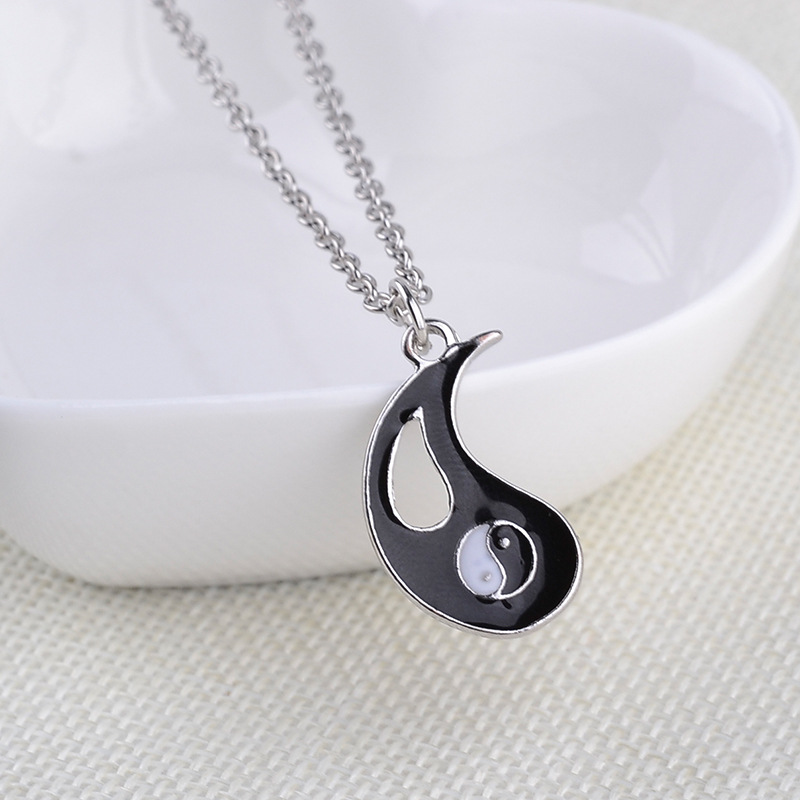 New Round Oil Drop Pendant Necklace Engraved Letters Best Friends Tai Chi Gossip Good Friend Necklace display picture 6