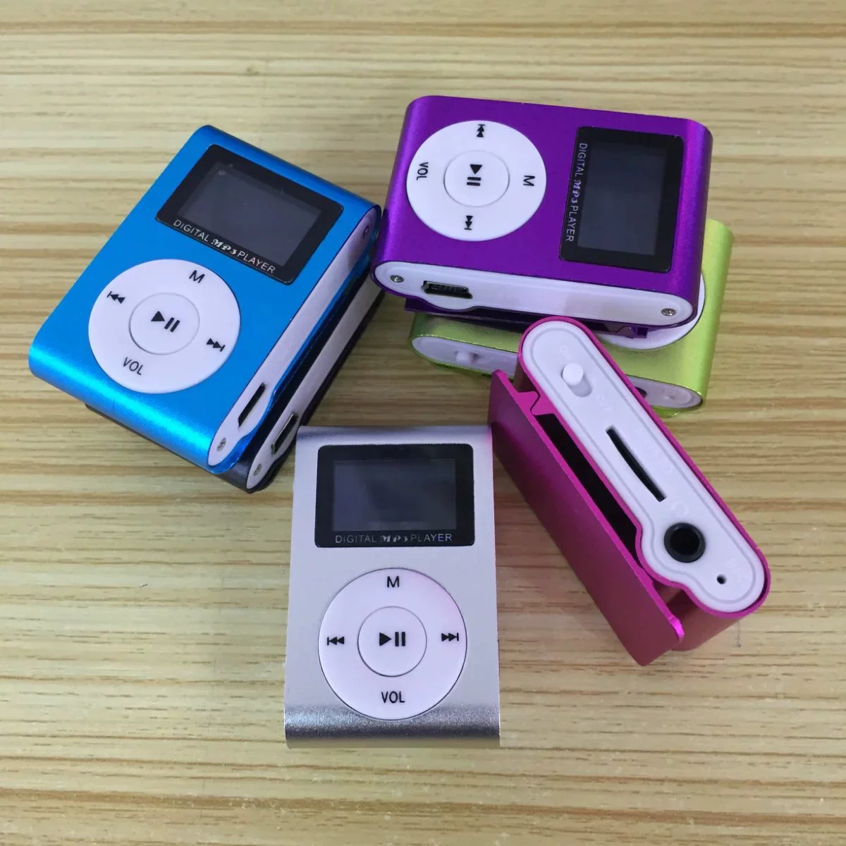 Карманный MP3 плеер, металлический корпус, компактный 45×29×12 мм, время работы от батареи 4 ч