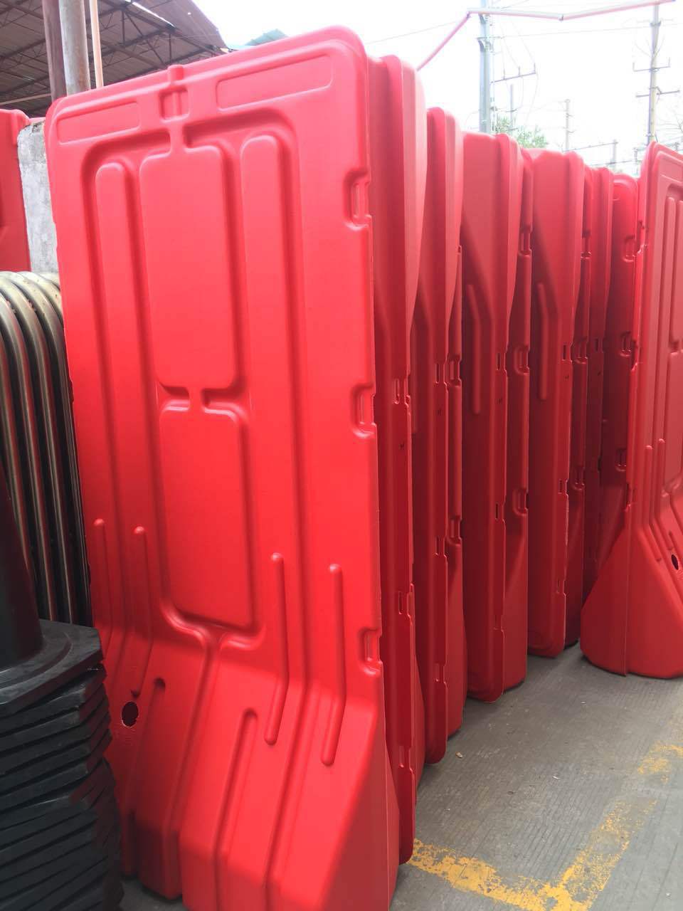 振兴现货供应加厚全新料吹塑隔离墩围挡市政水马护栏塑料三孔水马