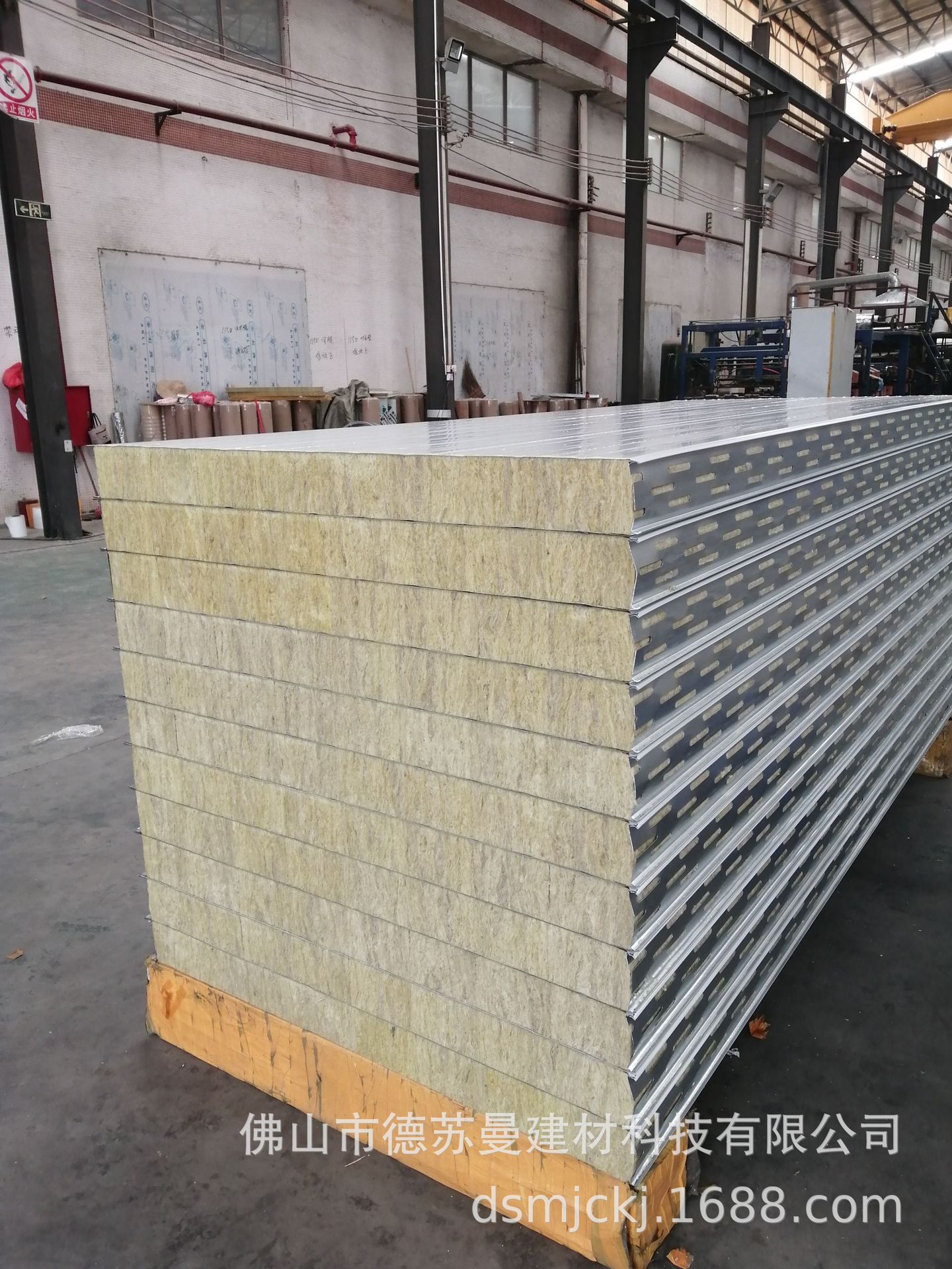 厂家生产批发保温材料 彩钢岩棉夹心防火板 喷涂设备生产线保温板