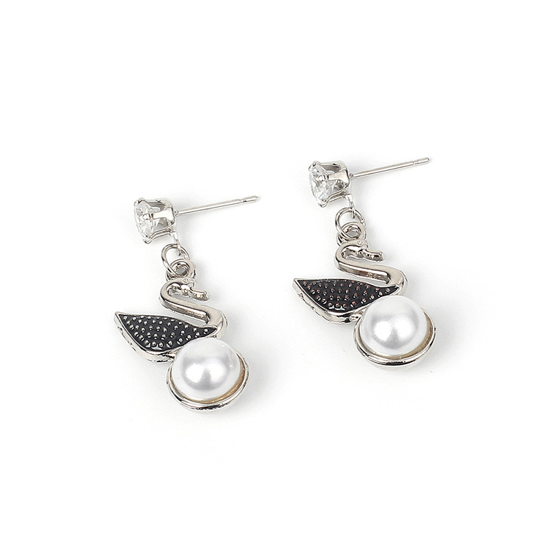 4g Weight No Inlaid Inlay Material Earrings Classification Housewarming, Anniversary, Business, Wedding, Travel, Birthday, Festival Occasion Alloy Material Animal Pattern Women'S Gender Plating Design Gold, Silver Color Korean Swan Pearl Earrings 18